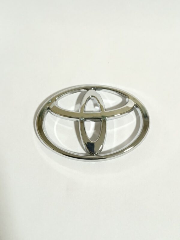 Emblema Grade Hilux 2005 a 2015 - Imagem 3