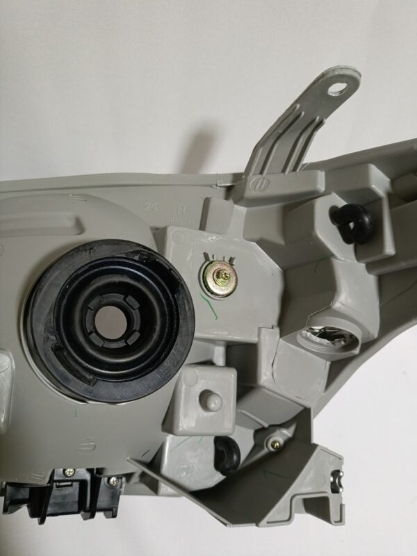 Farol Hilux 09/11 Lente Direito TYC BapImports - Imagem 3